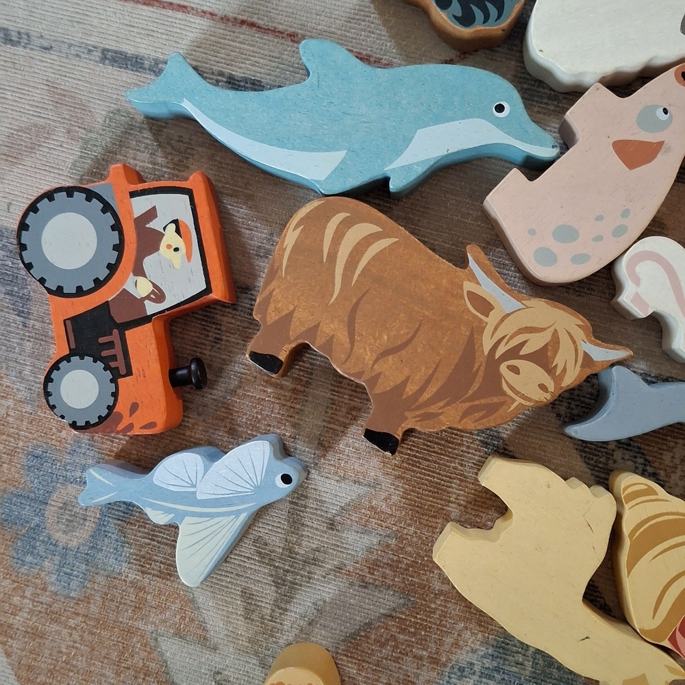 Tenderleaf Wooden Animal Figurines Set - Picture 2 of 4